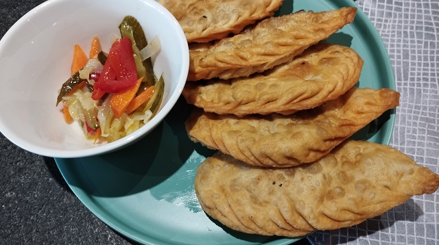 名物　ホーショール（モンゴル風焼き餃子）